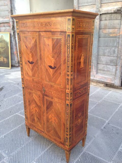 Credenzina “Bottega Maggiolini”