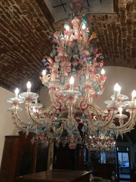 Lampadario di Murano a 28 luci in vetro colorato