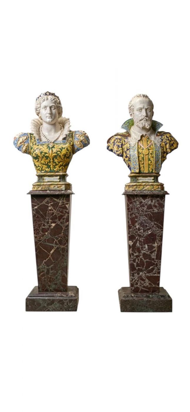 Coppia di busti in ceramica policroma raffiguranti Ippolito Ed Isabella D’este